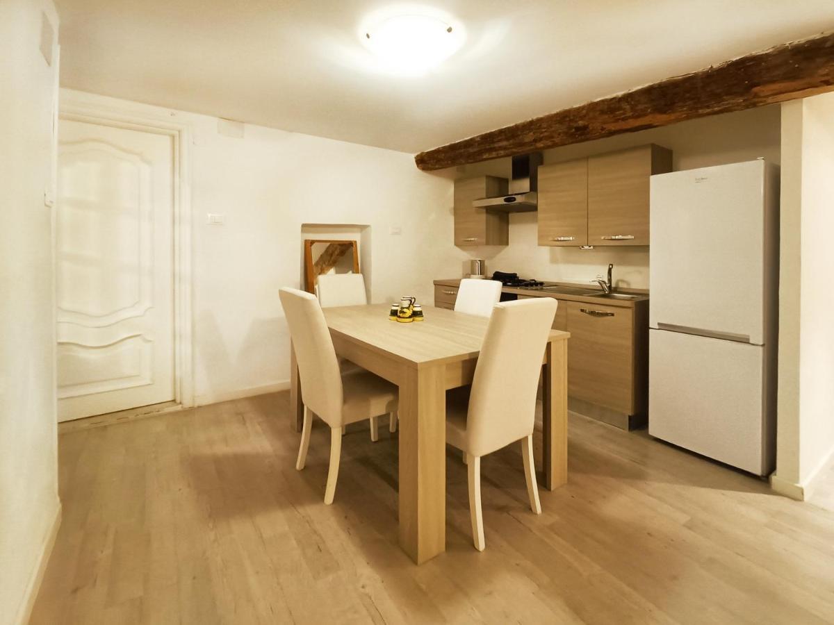 Daste 36 Apartment *